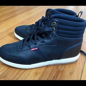 Unworn Levi’s size 10